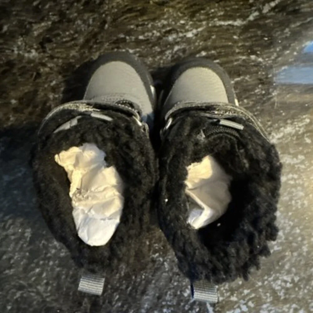 NIB Merrell Snow Crush 2 .0 Water Proof Black Grey snow Boots Size 5M Toddler.